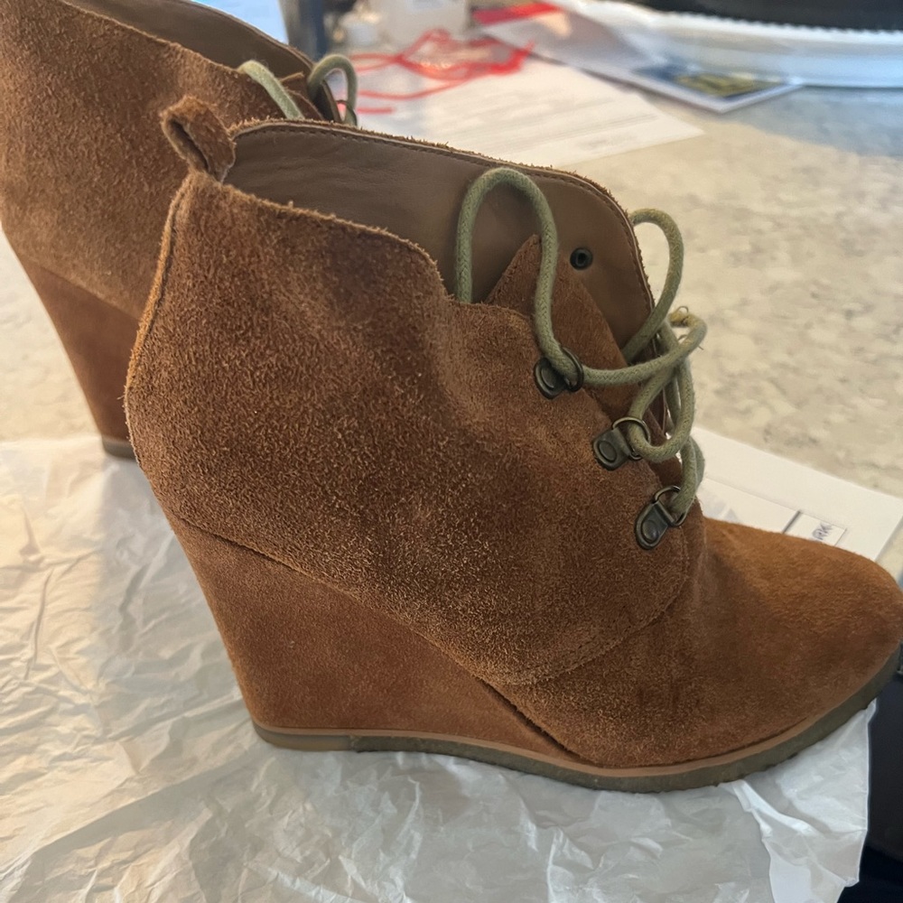 Steve Madden women’s wedge boot size 7